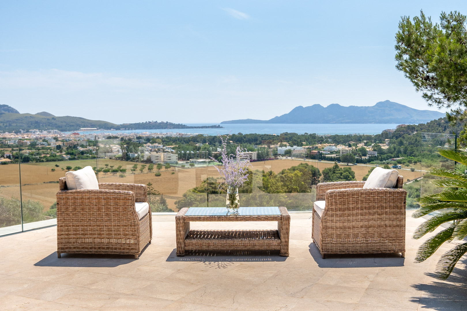 Views of the Villa Can Seixanta